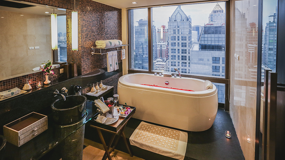 Bathtub in Banyan Tree Bangkok room