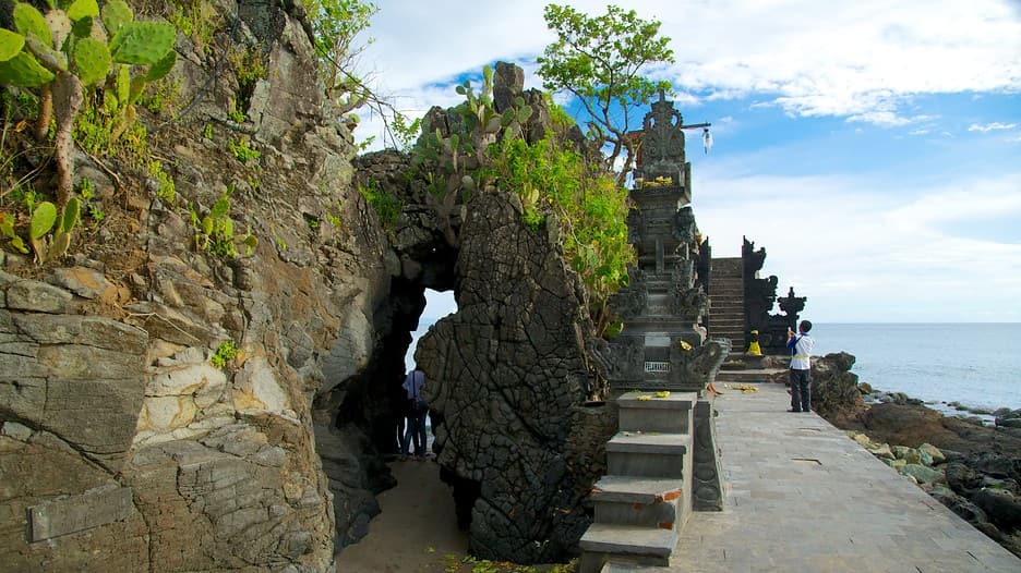 Batu-Bolong-Temple-Lombok