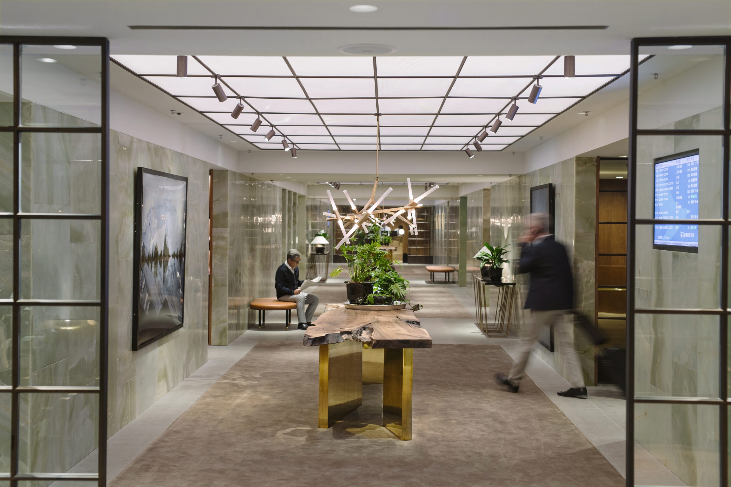 Cathay Pacific Hong Kong  - World's Best Airline Lounges
