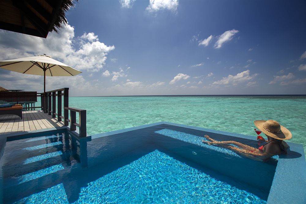 velassaru-spa-pool